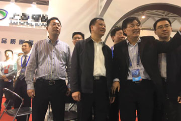 【保密技術(shù)交流大會(huì)】：國(guó)家保密局局長(zhǎng)田靜視察遠(yuǎn)望信息展區(qū)