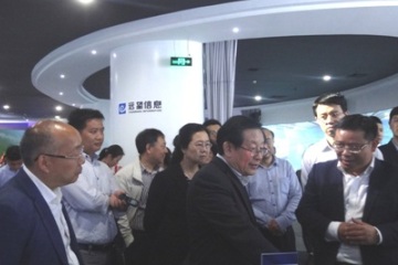 科技部部長萬鋼參觀遠(yuǎn)望信息展區(qū) 浙江省“十二五”優(yōu)秀科技成果展開展